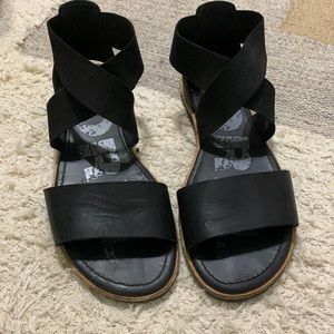 Sorel size 9 flat ankle strap sandals